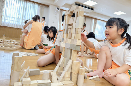 木育プログラム 積み木で遊んでいる様子