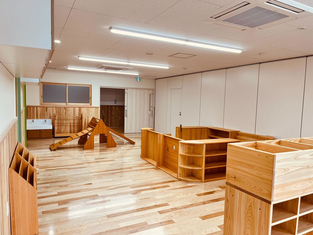 社会福祉法人あおい会 かなで様　子ども家具専門店なかよしライブラリーの保育園家具・木製室内遊具納品