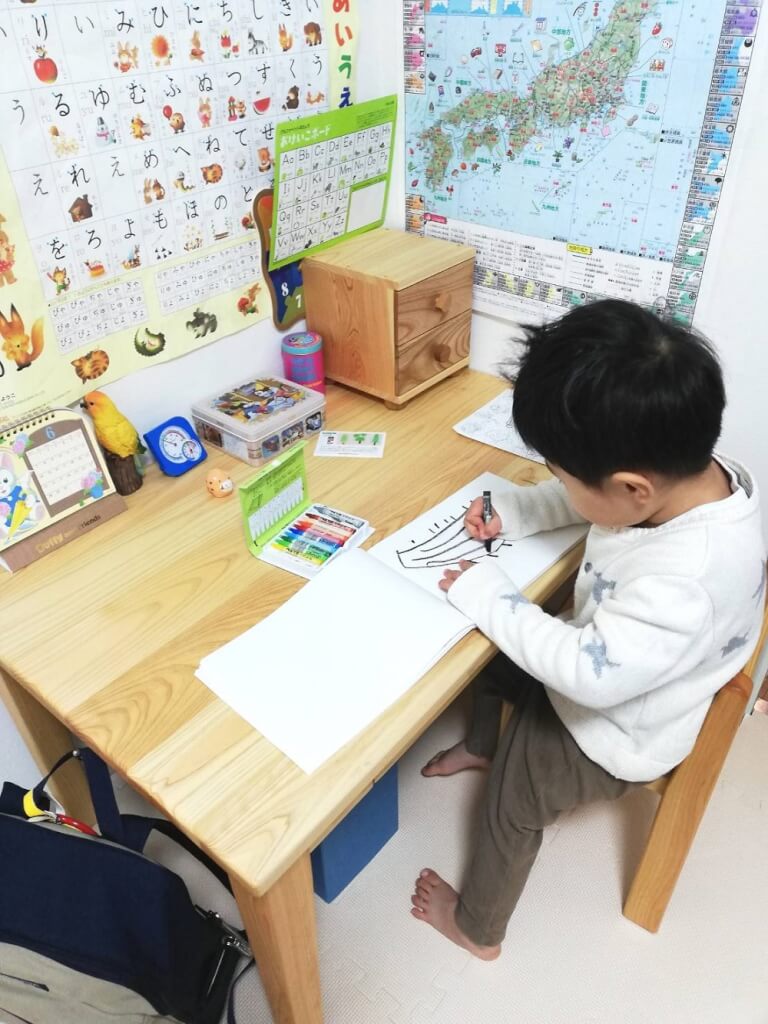 学習机と小さい机