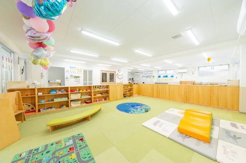 【19名以下・小規模保育】ベビーランド遊育保育園様：0〜2歳児室に、国産木製の「仕切り家具シリーズ」を導入した事例