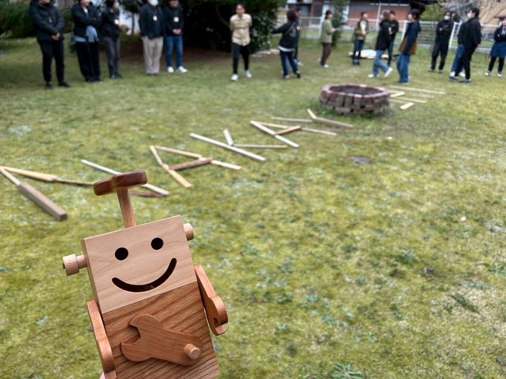 おもちゃ工場の中庭とロボットクン