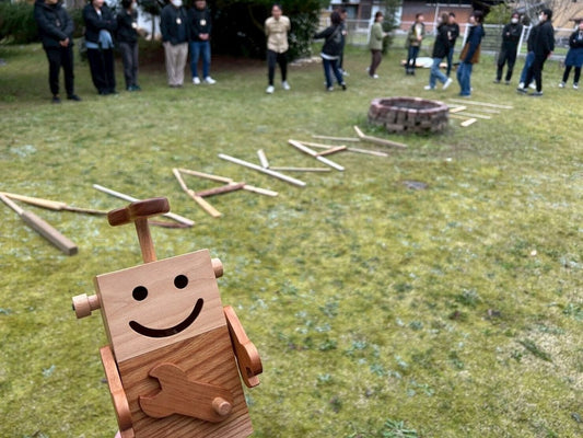 おもちゃ工場の中庭とロボットクン