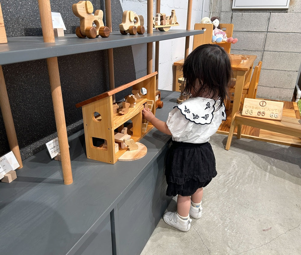 カモンマイハウスで遊ぶ女の子