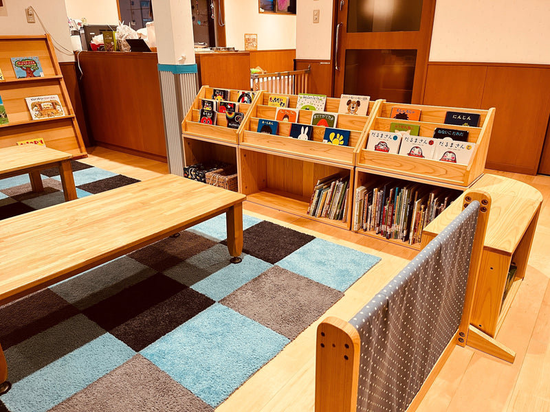 【定員120名・複数クラス】第三平和保育園様：1歳児と3歳児の部屋に絵本コーナー＆お店屋さん（ままごと）コーナーを整備した事例