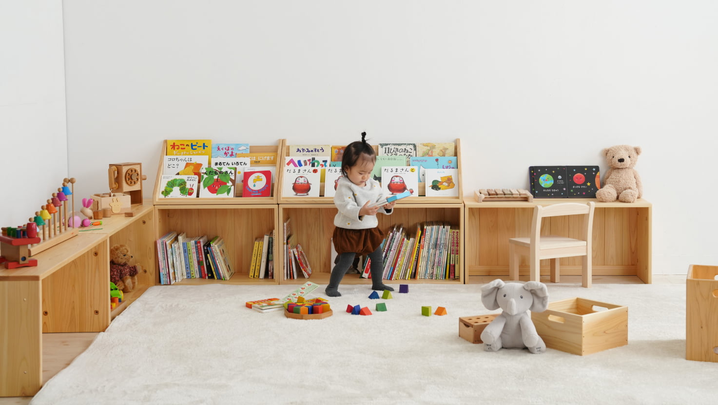木製家具 子供部屋やリビングのおもちゃ棚や絵本棚の使用例