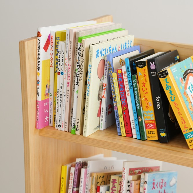 図書館の絵本ラック