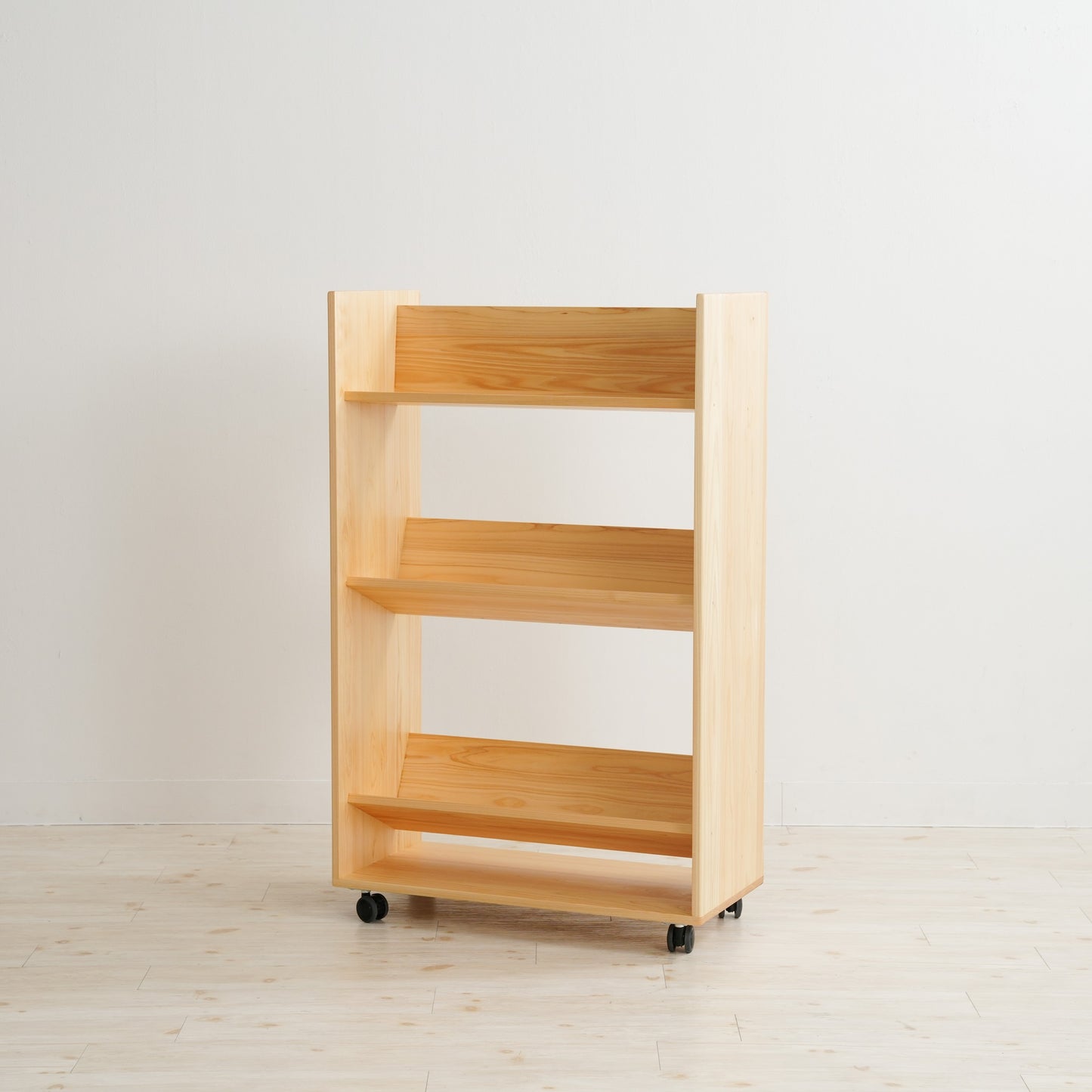 図書館の絵本ラック