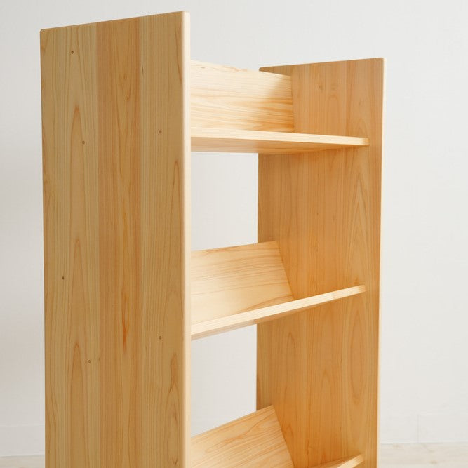 図書館の絵本ラック