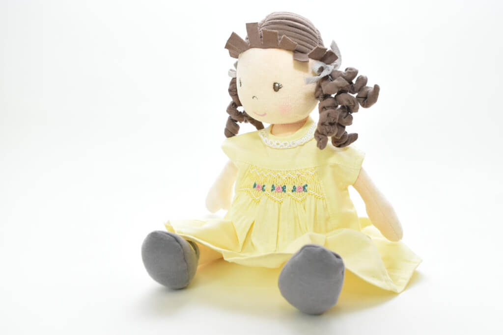 抱き人形用　着替え用お洋服 (ハンドメイドのスモッキング刺繍ワンピース）