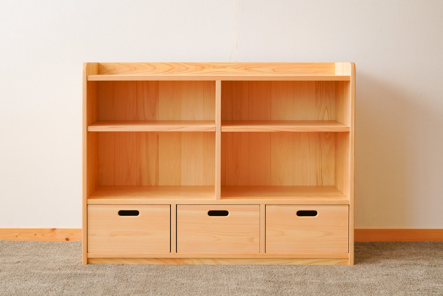 おもちゃと道具の多様棚